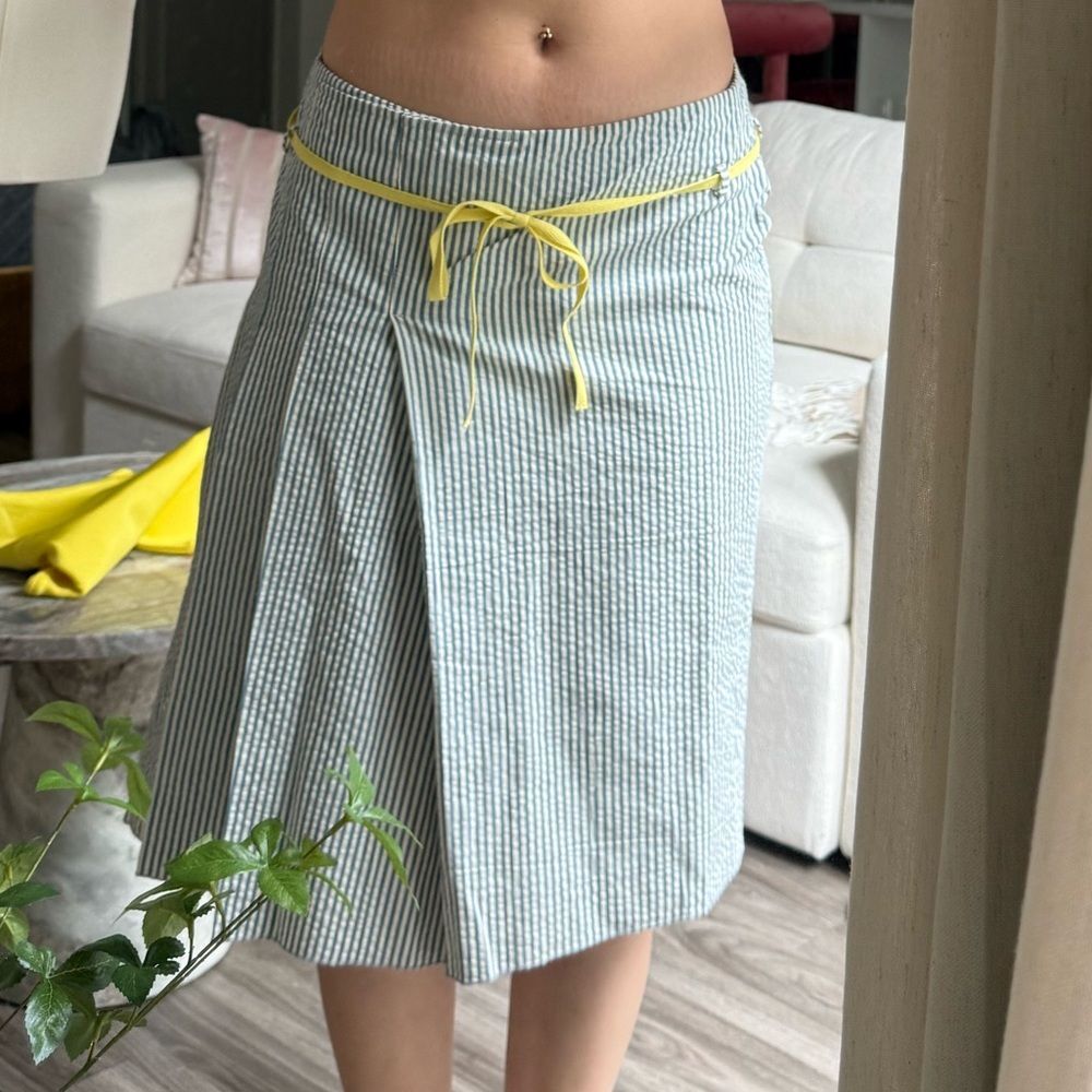 Bcbg Maxazria A line pleated cotton blue and white striped skirt yellow tie 4